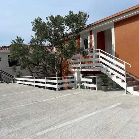 Casa Zabka 2 Podglavica