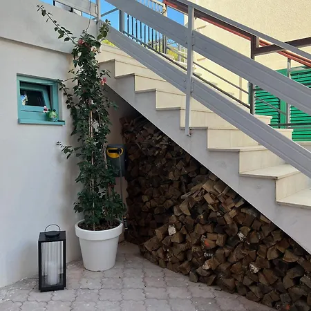 Casa Zabka 2 * Podglavica