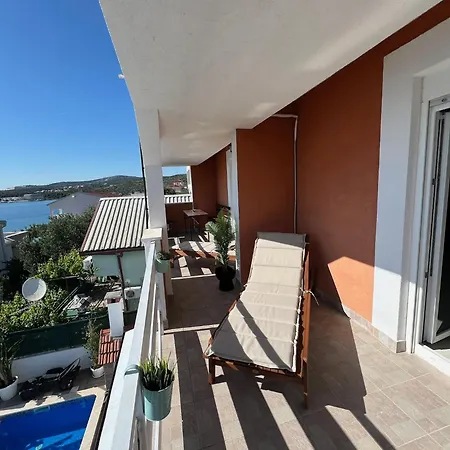 Casa Zabka 2 * Podglavica