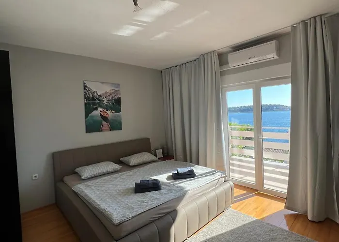 Casa Zabka 2 * Podglavica