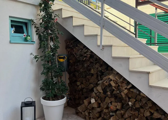 Casa Zabka 2 * Podglavica