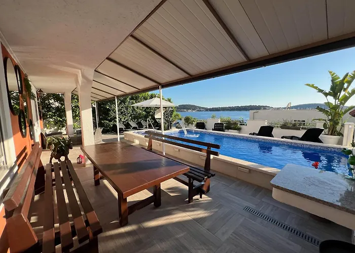 Casa Zabka 2 * Podglavica